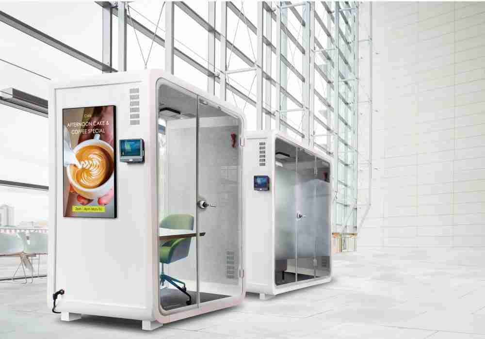 红龙扑克子公司达擎之智慧行动办公舱，，，采用PDLC智能调光玻璃设计，，透过通电与断电的电流切换，，，，呈现透明与雾面效果，，具节能降耗特性并兼顾隐私，，确保信息安全