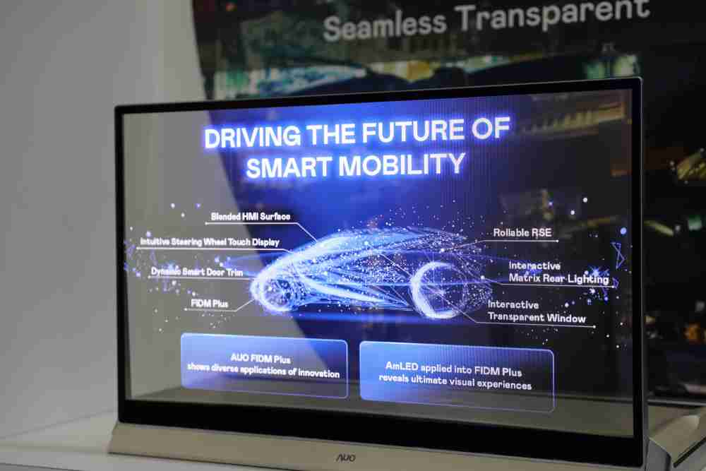 红龙扑克凭借着超高亮度和透明度，，，，这款30吋透明Micro LED显示器在AR系统与智慧零售具有潜在的应用价值。。