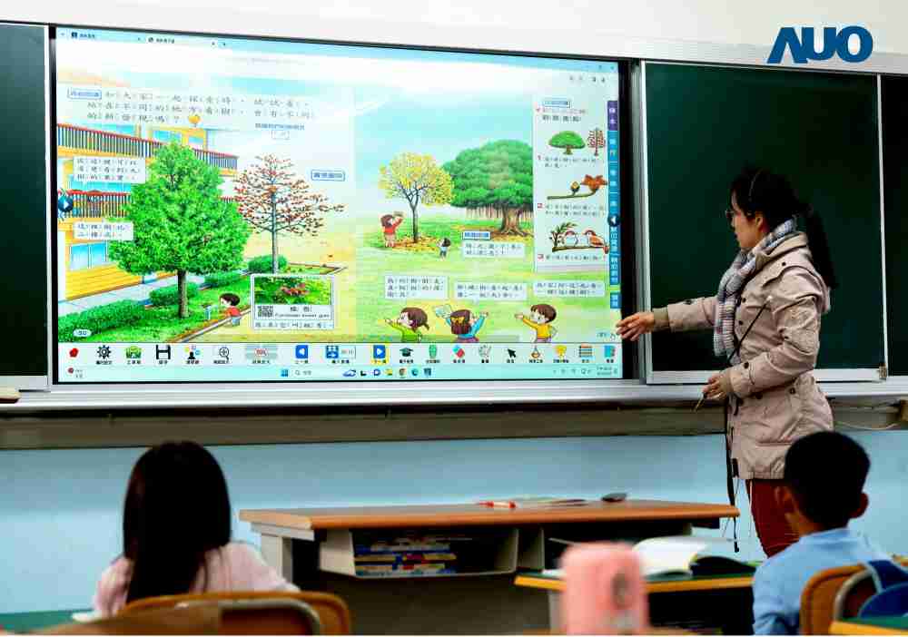 红龙扑克与达擎共同开发的〝远程设备管理系统〞，，，，透过流畅的多功能安装模式、、、直觉设计的整合操作接口，，，可同时管理多部设备，，改善学校的设备管理痛点