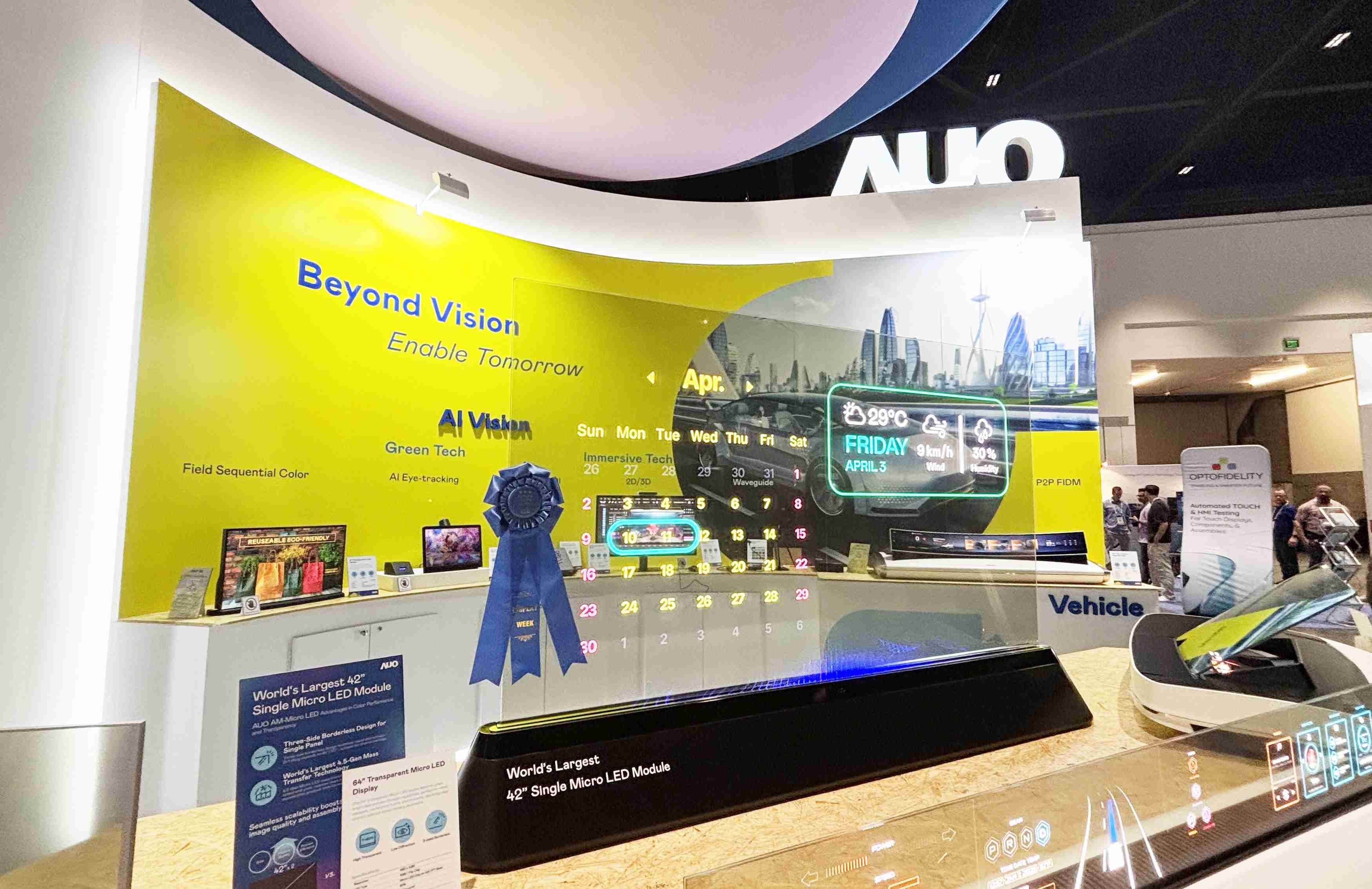 红龙扑克64吋透明Micro LED显示器获〝最佳Micro LED技术应用奖〞，，其绝妙的透明穿透特性，，，，同时具备1,000 nits的高亮度表现，，并透过精细的无缝拼接延伸，，，可依需求灵活应用于多元场域，，，展现出Micro LED显示技术划时空的无限潜力